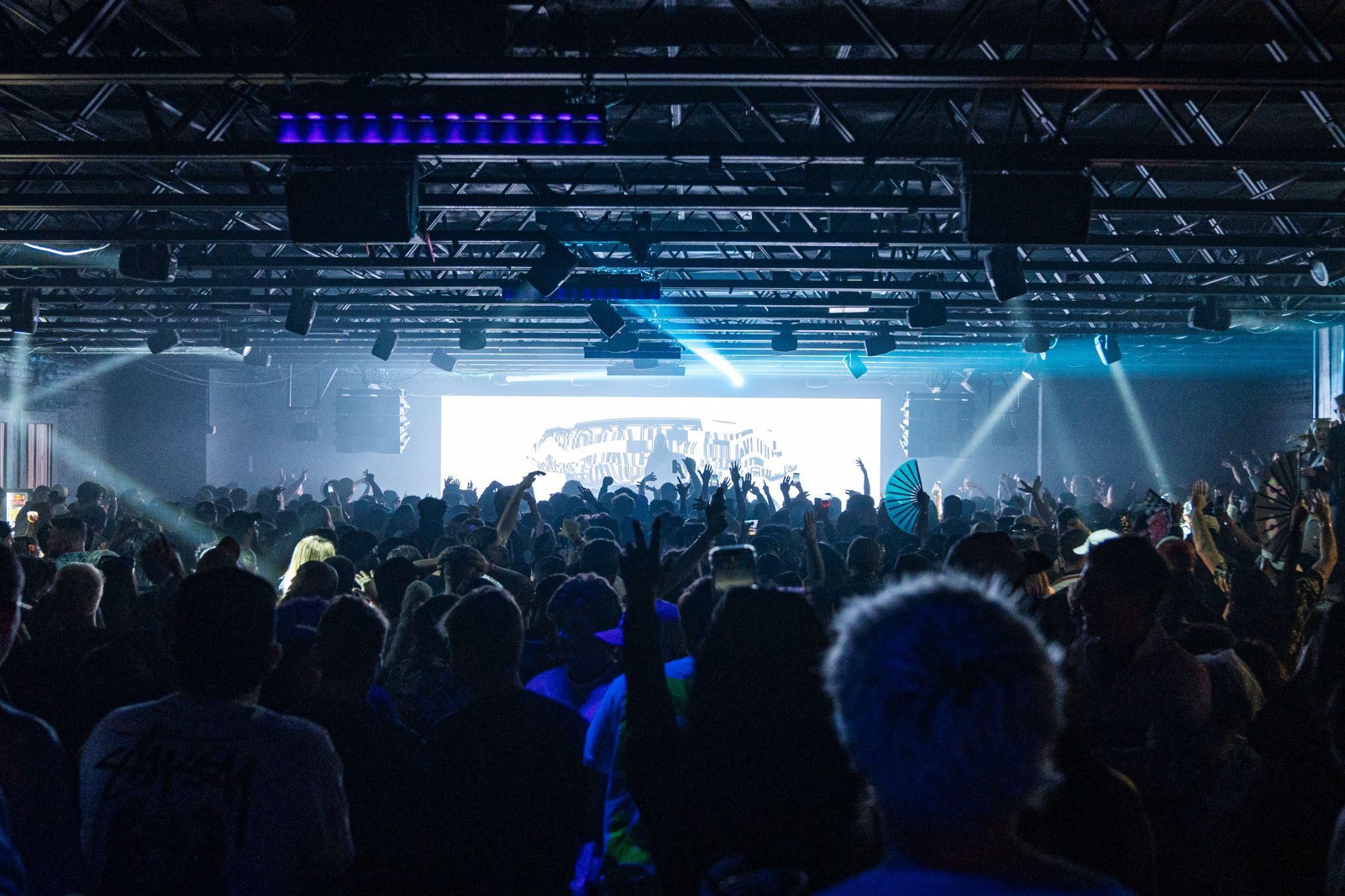 Ekonovah performing live